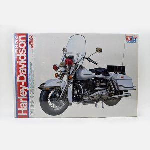 Tamiya Harley Davison FLH 1200 POLICE BIKE 16 Scale min