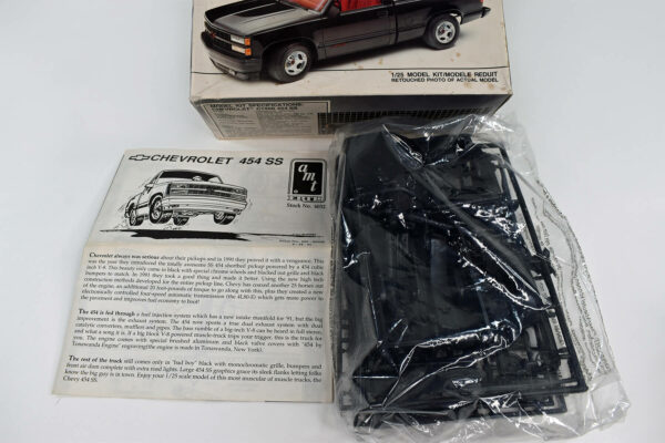 AMT ERTL Chevrolet C1500 454SS 1:25 Scale Plastic Model Kit
