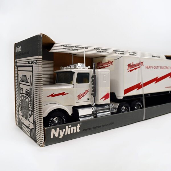 Nylint Milwaukee Truck (2)